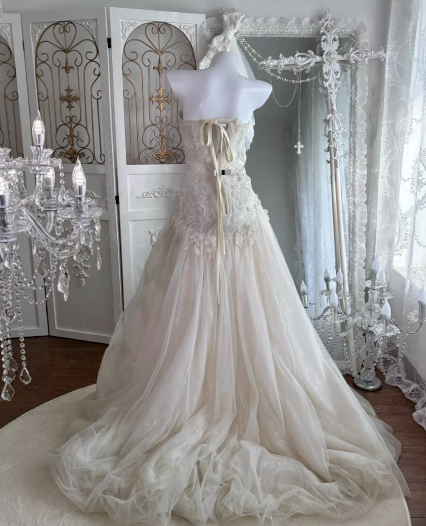 Graceful Strapless Wedding Dress Beads Lace Tulle A-Line Bridal Dress GG7632