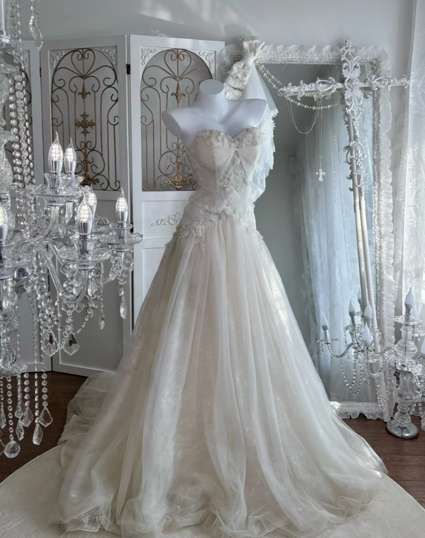 Graceful Strapless Wedding Dress Beads Lace Tulle A-Line Bridal Dress GG7632