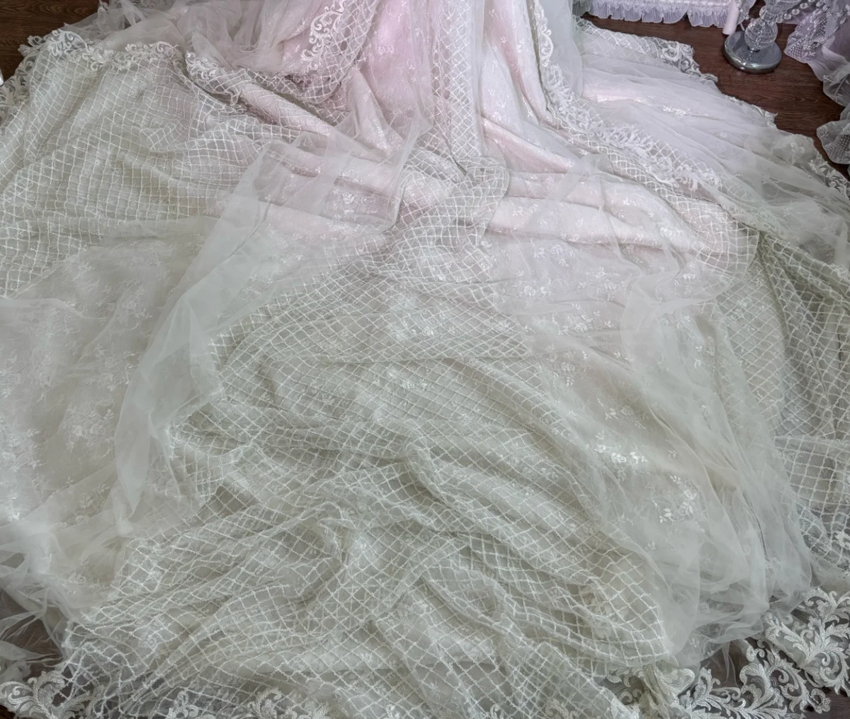 Graceful Off The Shoulder Wedding Dress Appliques Sequins Mermaid Bridal Dress GG7634