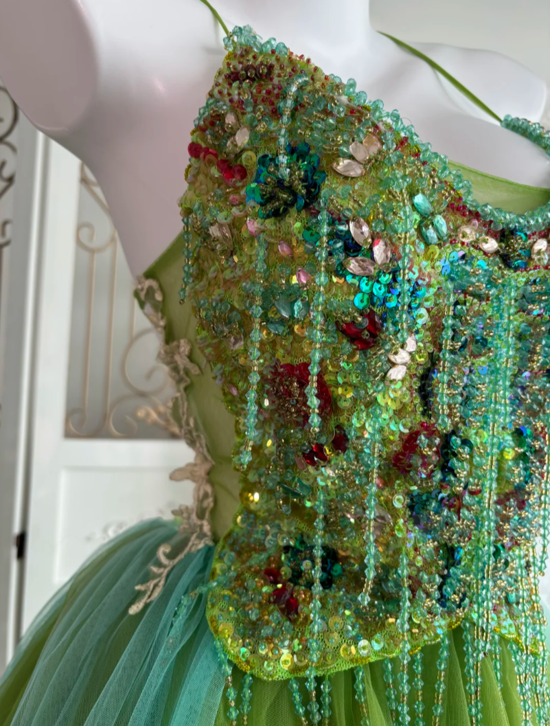 Vibrant Halter Neck Sequins Prom Dress Green Tulle A-Line Evening Dress GG7636