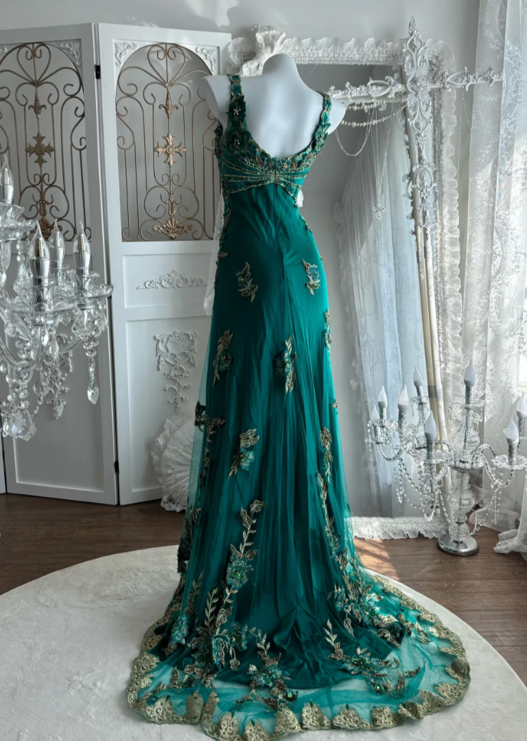 Romantic Spaghetti Straps Sequins Prom Dress Dark Appliques Crystals A-Line Evening Dress GG7637