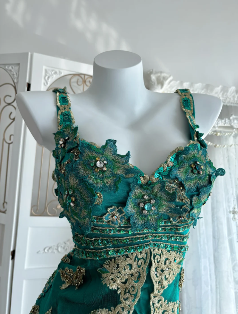 Romantic Spaghetti Straps Sequins Prom Dress Dark Appliques Crystals A-Line Evening Dress GG7637
