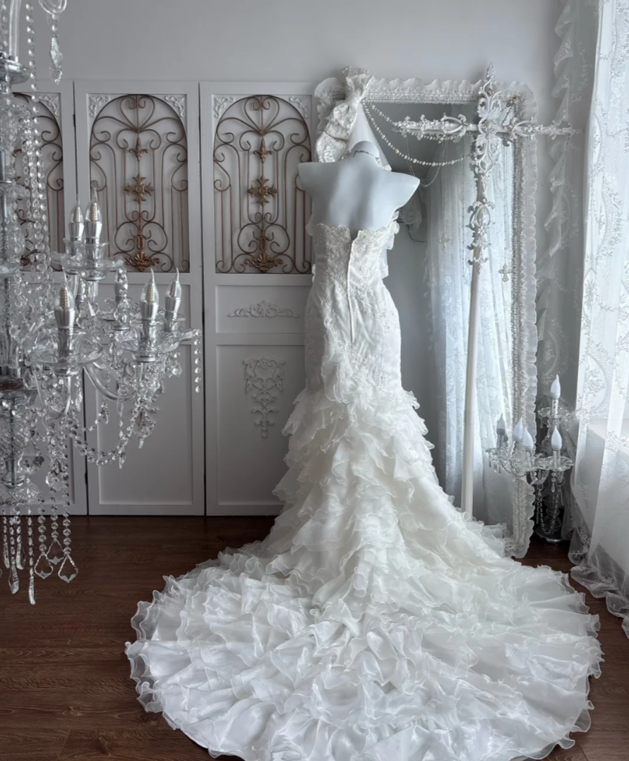Elegant Strapless Ruffles Wedding Dress Sequins Appliques Mermaid Bridal Dress GG7642