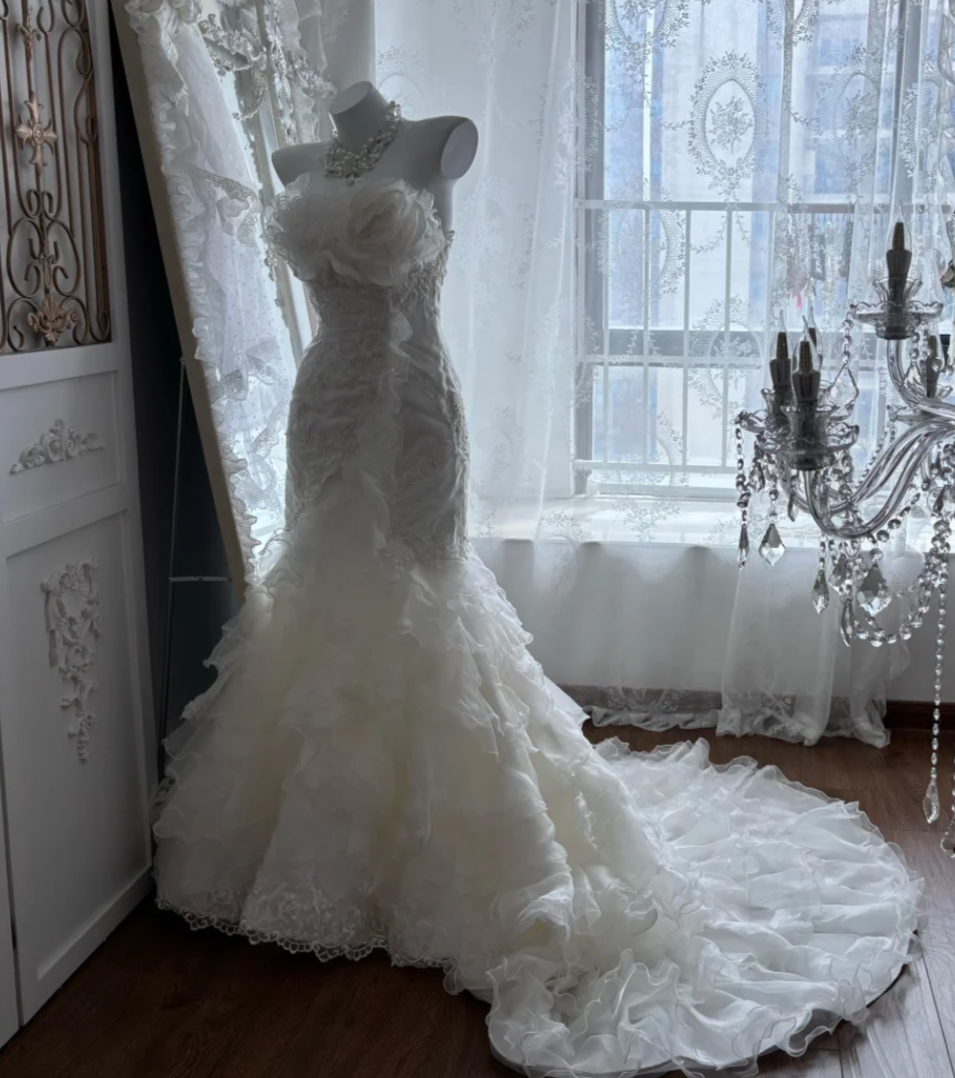 Elegant Strapless Ruffles Wedding Dress Sequins Appliques Mermaid Bridal Dress GG7642