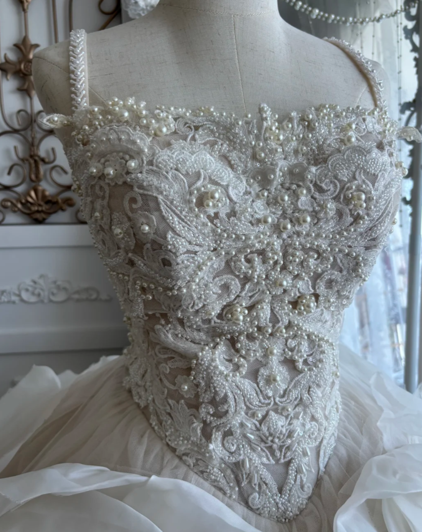 Gorgeous Spaghetti Straps Wedding Dress Flowers Beading A-Line Bridal Dress GG7643