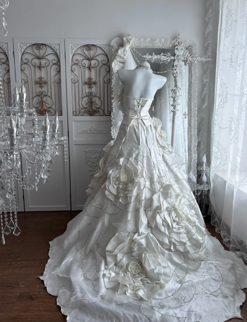 Chic Strapless Beads Wedding Dress Handmade Flowers A-Line Bridal Dress GG7645