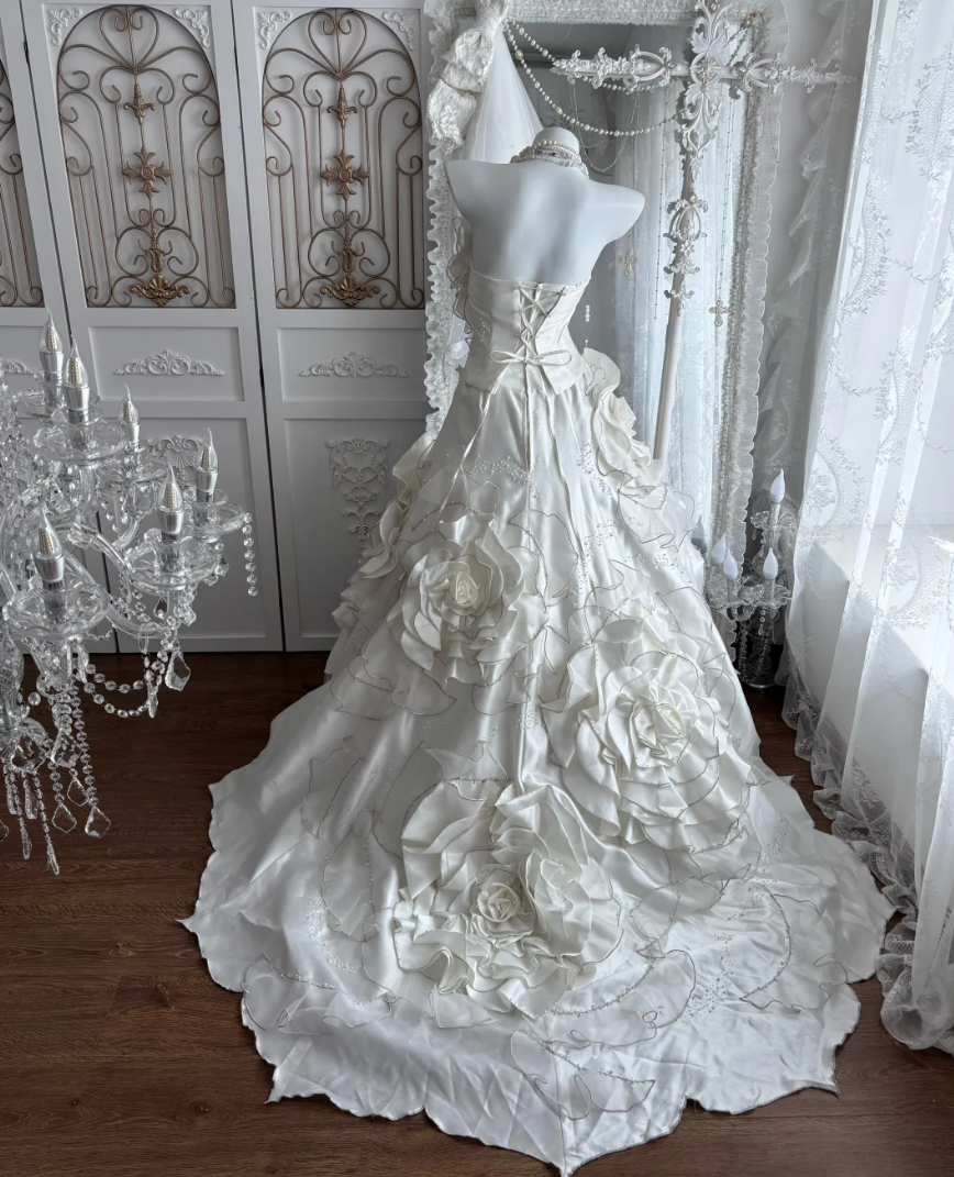 Chic Strapless Beads Wedding Dress Handmade Flowers A-Line Bridal Dress GG7645