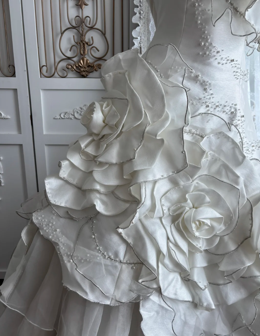 Chic Strapless Beads Wedding Dress Handmade Flowers A-Line Bridal Dress GG7645