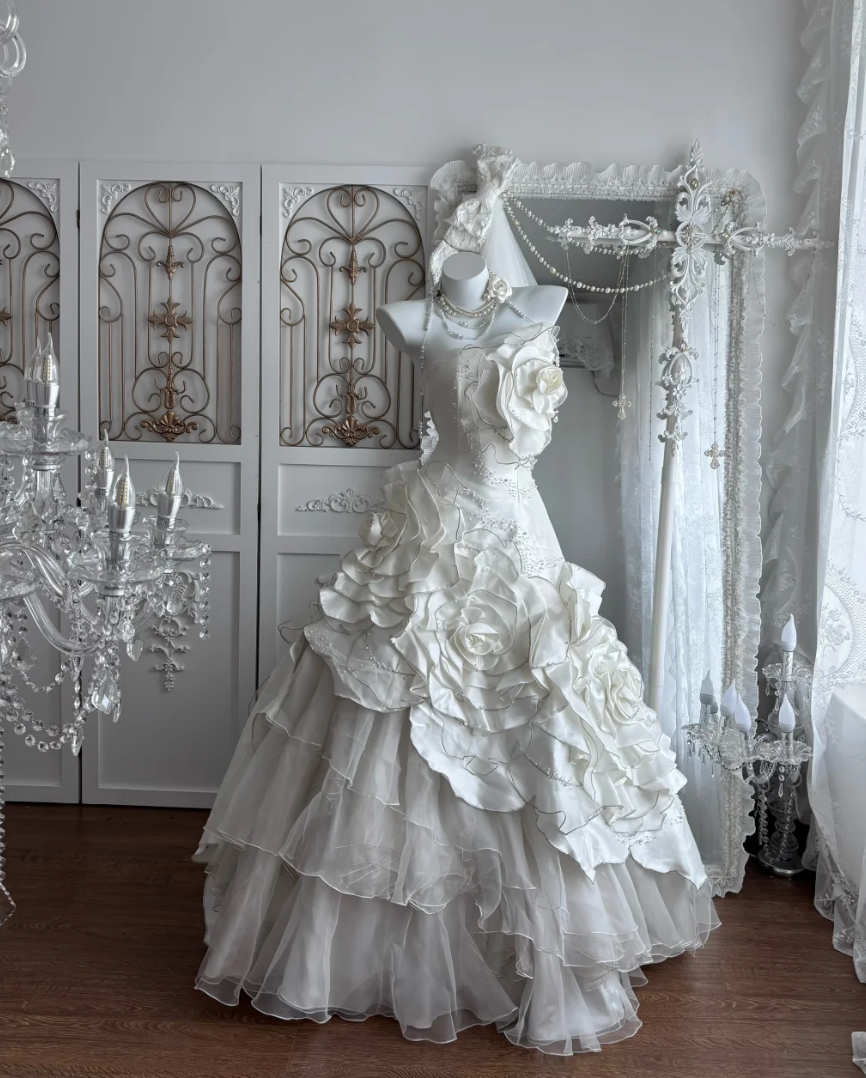 Chic Strapless Beads Wedding Dress Handmade Flowers A-Line Bridal Dress GG7645