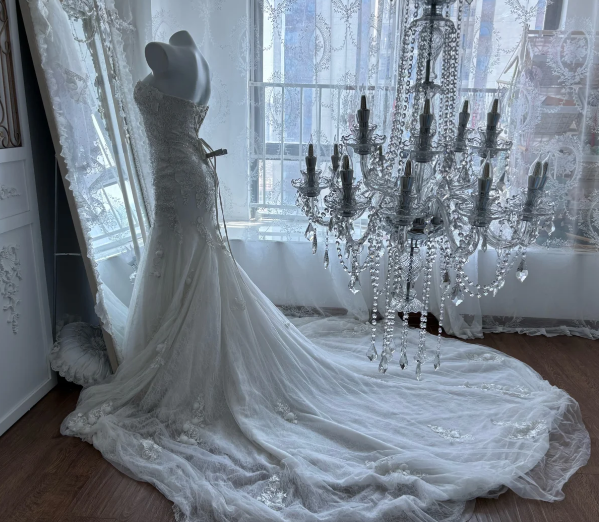 Beautiful Strapless Appliques Wedding Dress Sequins Tulle Mermaid Bridal Dress GG7650