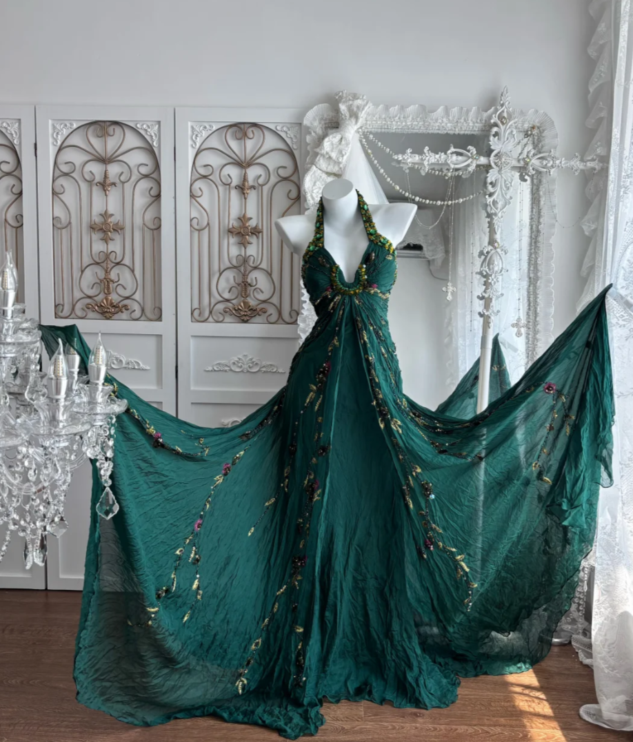 Ornate Halter Neck Green Prom Dress Crystals Embroidery A-Line Evening Dress GG7656