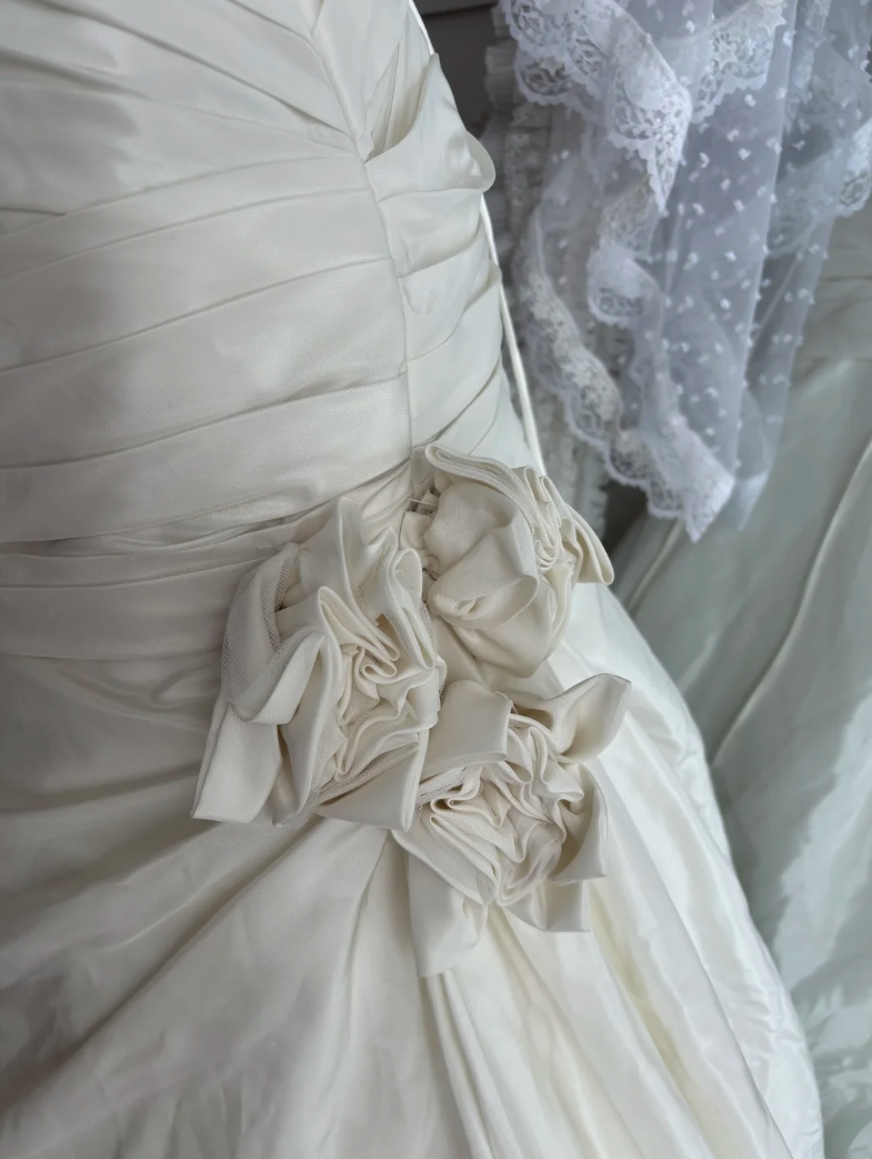 Trendy Strapless Tiered Wedding Dress Applique Sequins Mermaid Bridal Dress GG7660