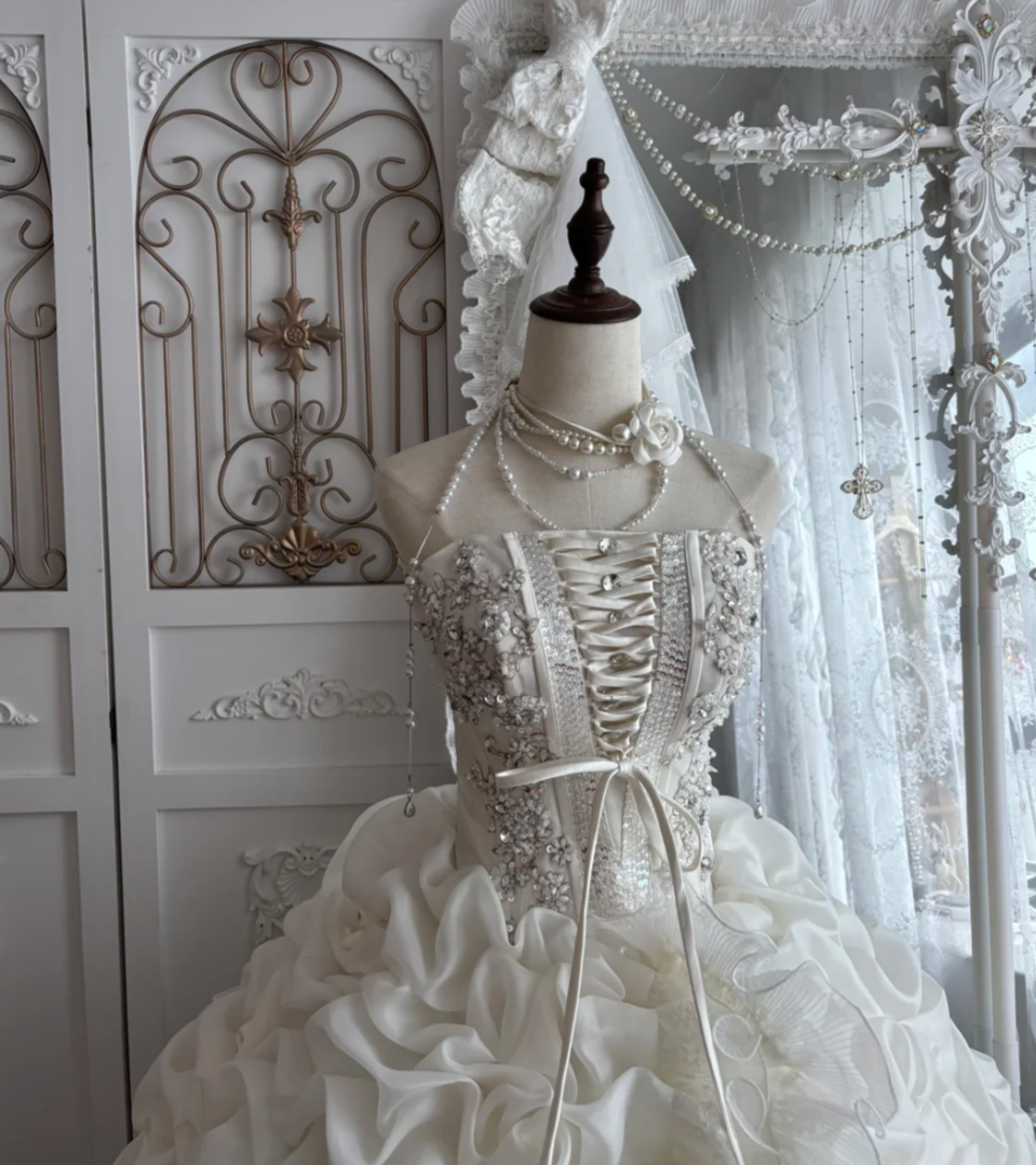 Unique Strapless Wedding Dress Rhinestones Appliques A-Line Bridal Dress GG7664