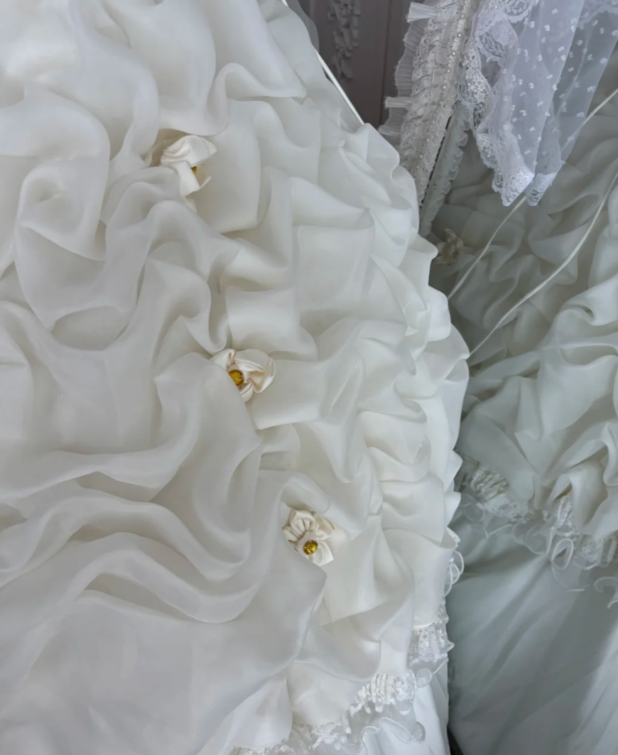 Unique Strapless Wedding Dress Rhinestones Appliques A-Line Bridal Dress GG7664