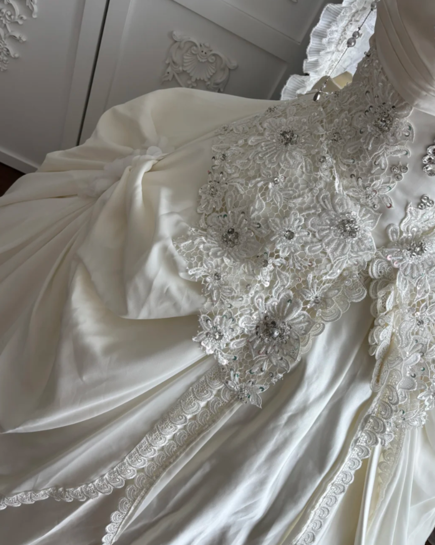 Graceful Strapless Wedding Dress Rhinestones Appliques A-Line Bridal Dress GG7665