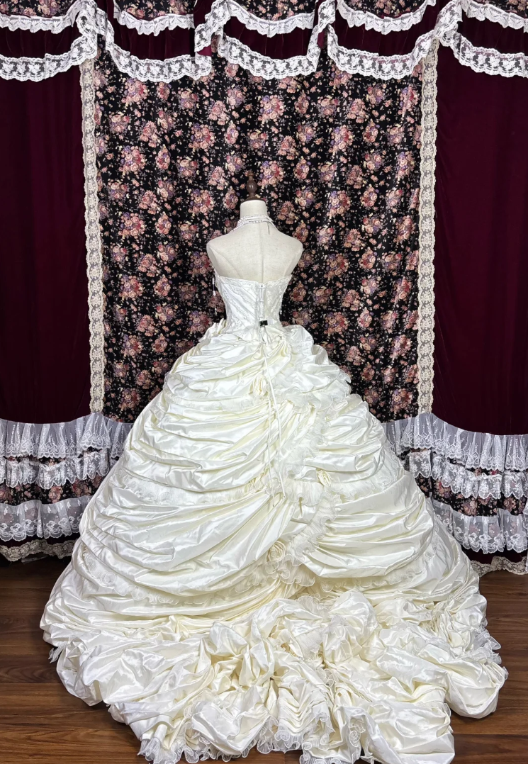 Romantic Strapless Sequins Wedding Dress Handmade Flowers Tiered A-Line Bridal Dress GG7672
