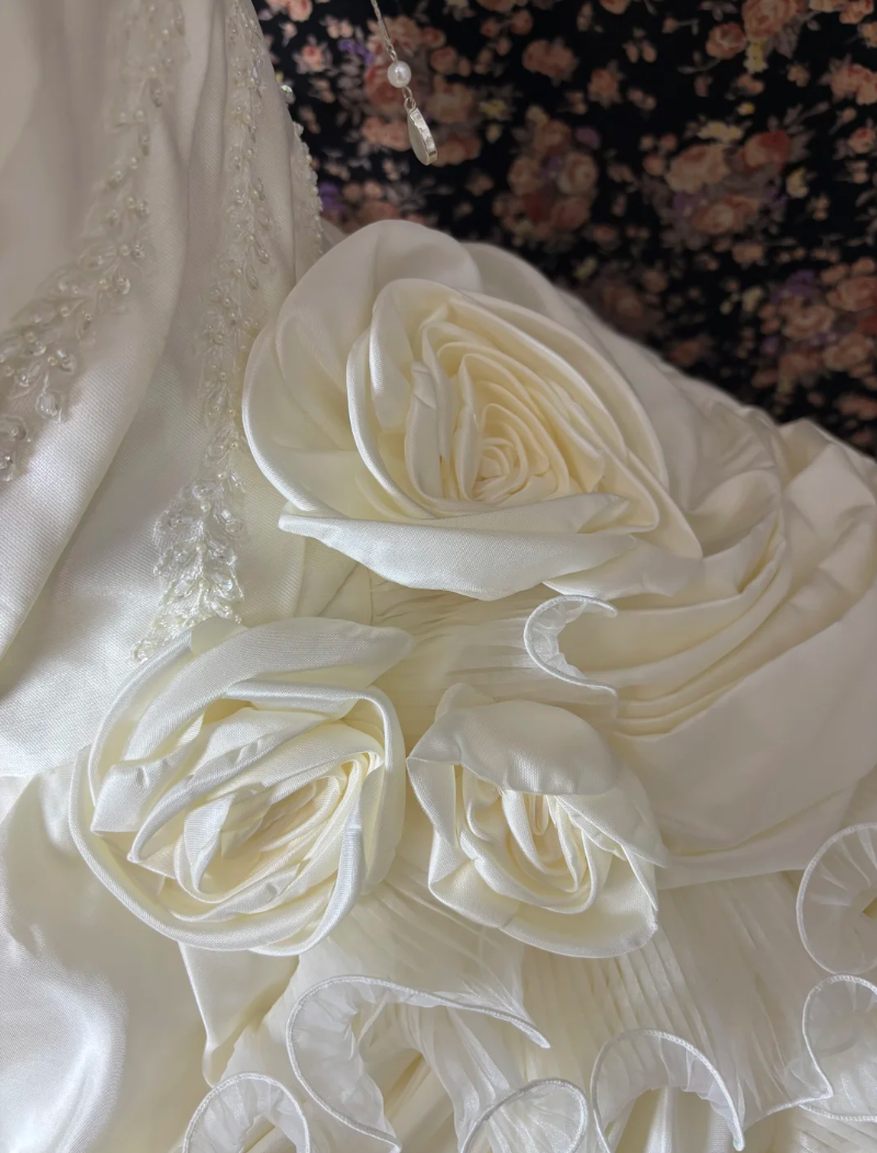 Romantic Strapless Sequins Wedding Dress Handmade Flowers Tiered A-Line Bridal Dress GG7672