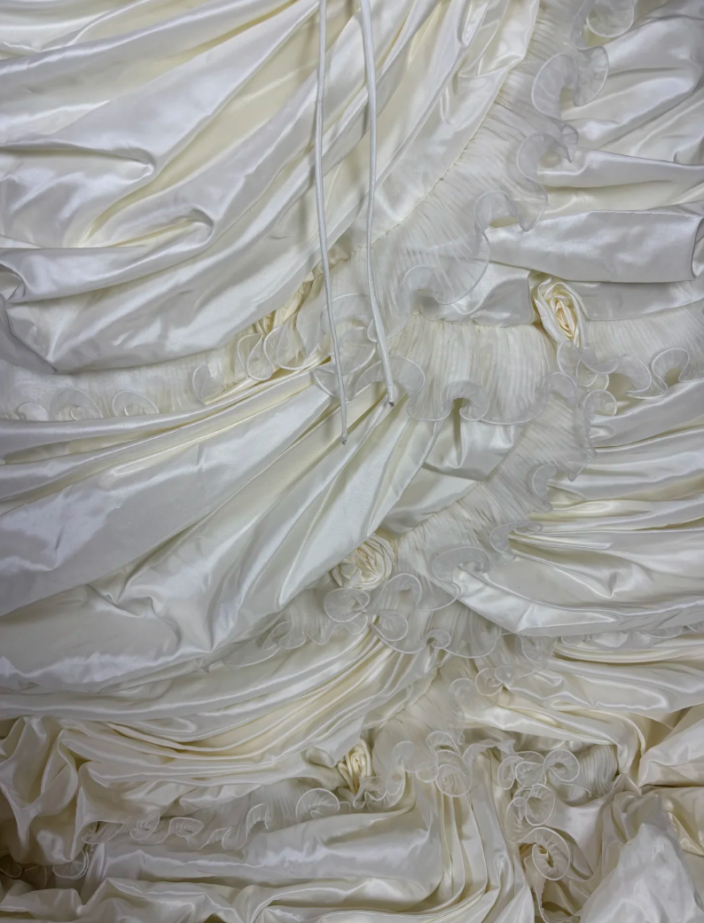 Romantic Strapless Sequins Wedding Dress Handmade Flowers Tiered A-Line Bridal Dress GG7672