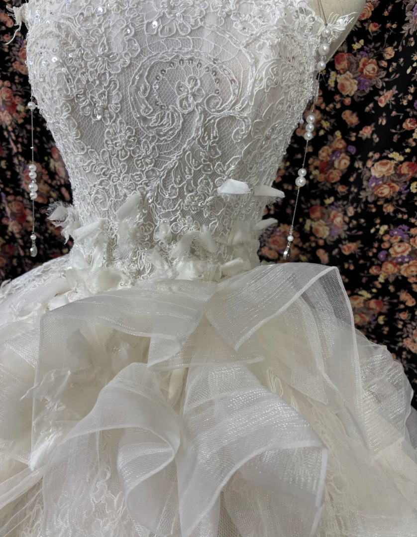 Chic Strapless Wedding Dress Appliques Sequins A-Line Bridal Dress GG7682