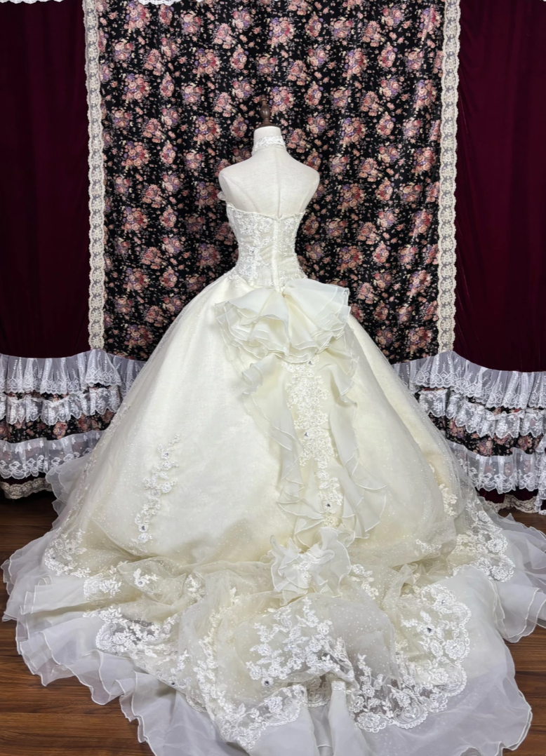 Gorgeous Halter Neck Ruffles Wedding Dress Crystals Appliques A-Line Bridal Dress GG7683