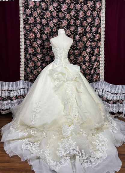 Gorgeous Halter Neck Ruffles Wedding Dress Crystals Appliques A-Line Bridal Dress GG7683