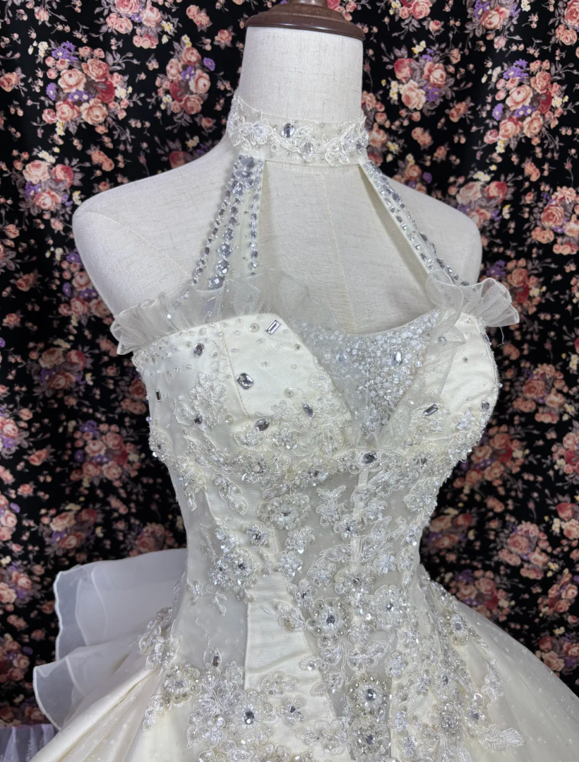 Gorgeous Halter Neck Ruffles Wedding Dress Crystals Appliques A-Line Bridal Dress GG7683
