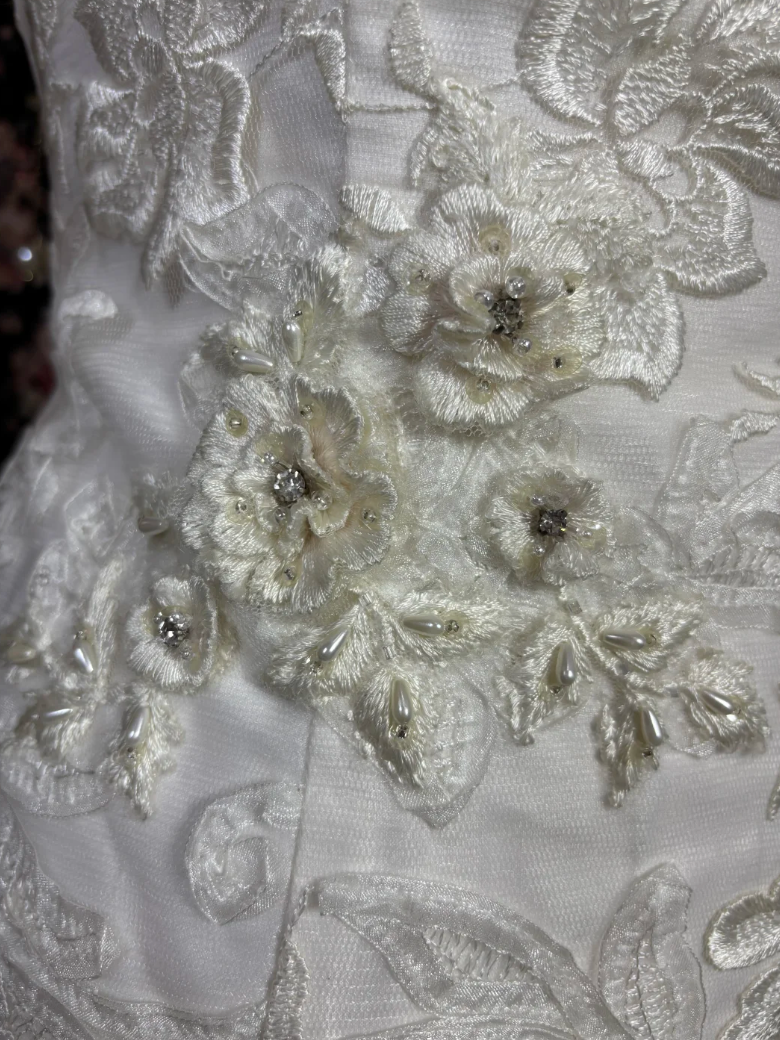 Ornate Strapless Wedding Dress Appliques Mermaid Bridal Dress GG7684