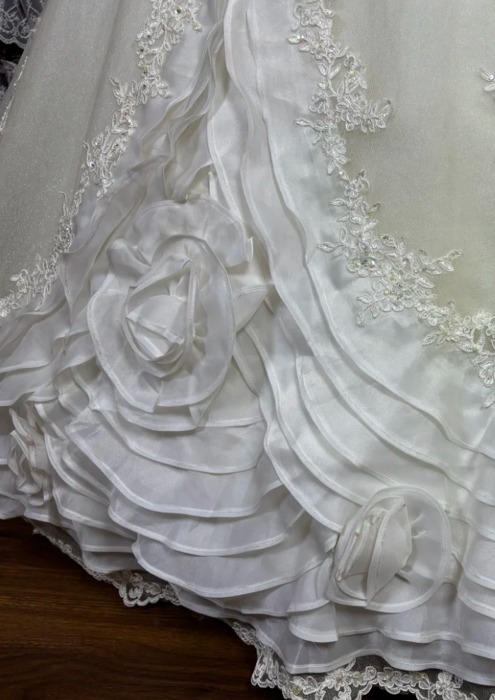 Cute Sweetheart Wedding Dress Appliques Sequins A-Line Bridal Dress GG7685