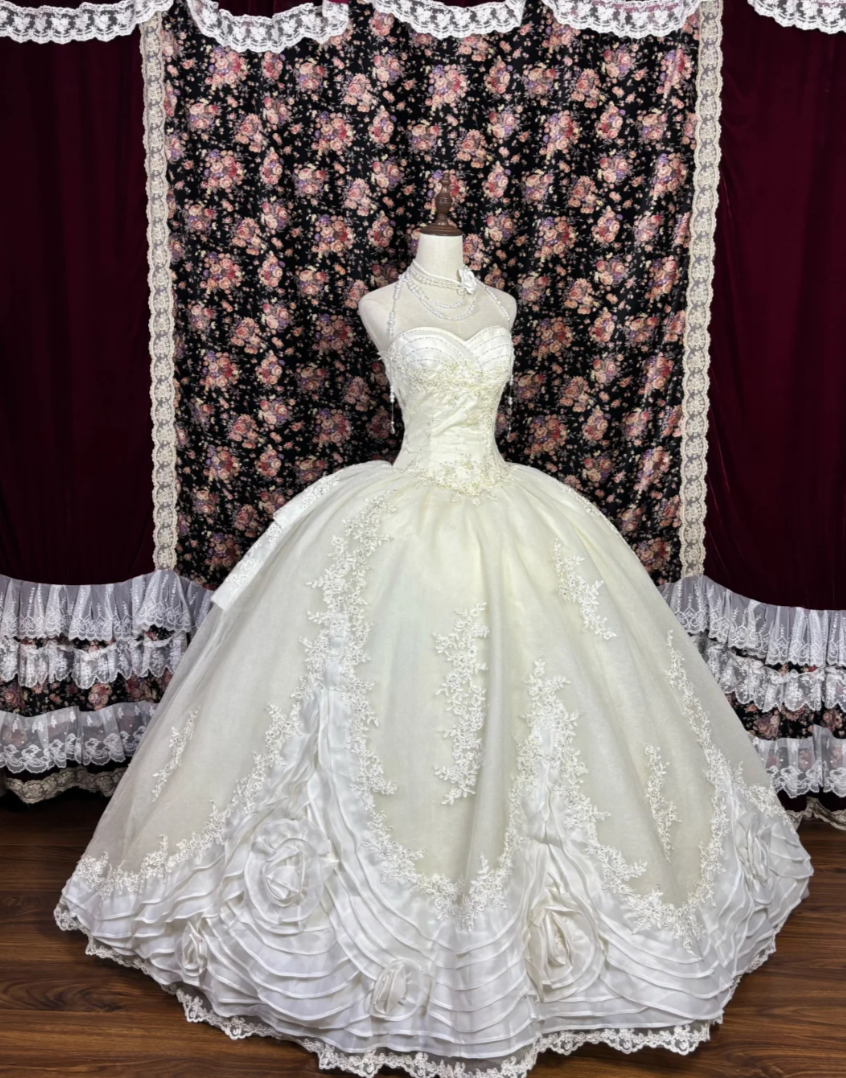 Cute Sweetheart Wedding Dress Appliques Sequins A-Line Bridal Dress GG7685