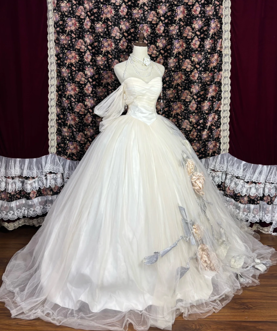 Romantic One Shoulder Wedding Dress Handmade Flowers Tulle A-Line Bridal Dress GG7686