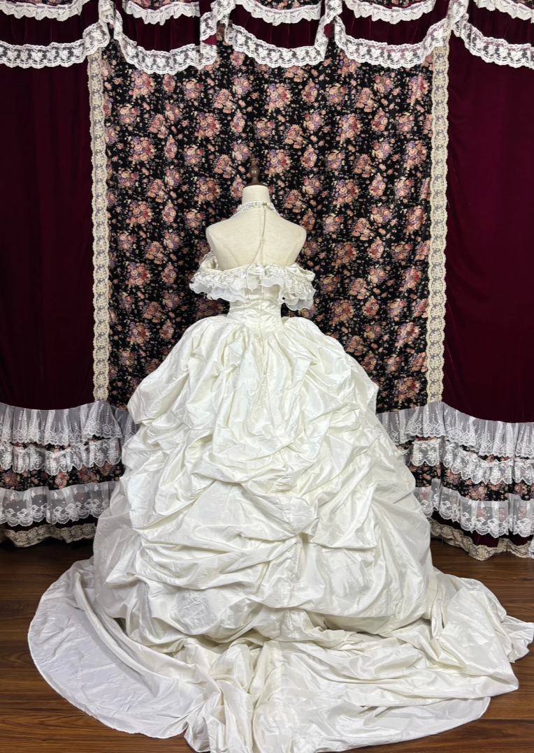 Vintage Off The Shoulder Wedding Dress Pearls Lace Ruffles A-Line Bridal Dress GG7689