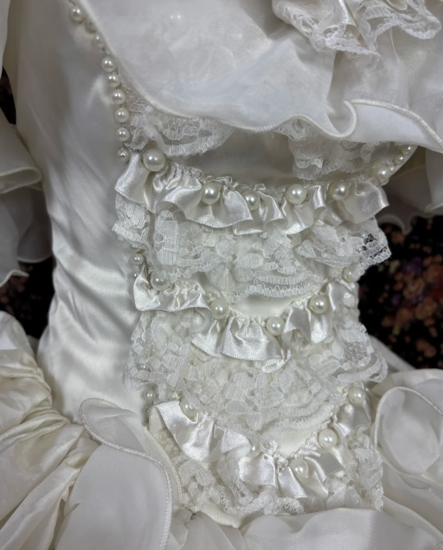 Vintage Off The Shoulder Wedding Dress Pearls Lace Ruffles A-Line Bridal Dress GG7689
