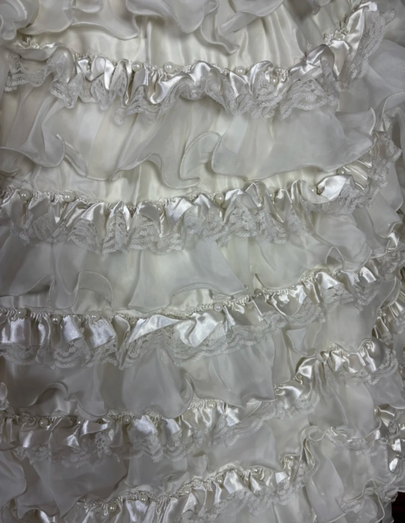 Vintage Off The Shoulder Wedding Dress Pearls Lace Ruffles A-Line Bridal Dress GG7689