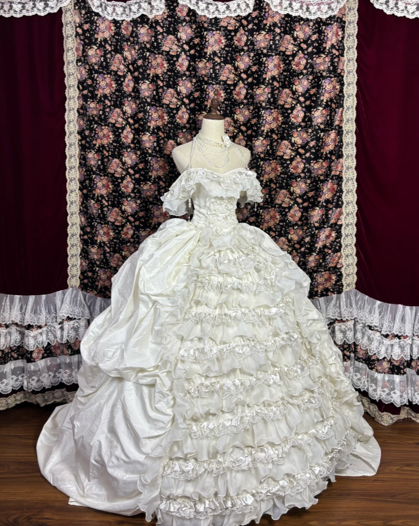 Vintage Off The Shoulder Wedding Dress Pearls Lace Ruffles A-Line Bridal Dress GG7689