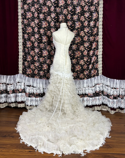 Classical Strapless Tiered Wedding Dress Appliques Slit Mermaid Bridal Dress GG7690