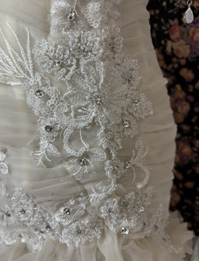 Classical Strapless Tiered Wedding Dress Appliques Slit Mermaid Bridal Dress GG7690