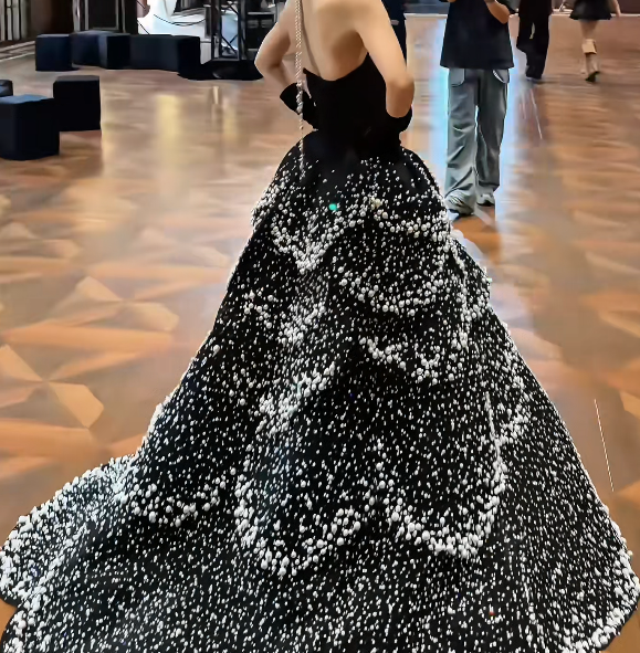 Lovely Strapless Black Prom Dress Beads Tiered A-Line Evening Dress GG7725