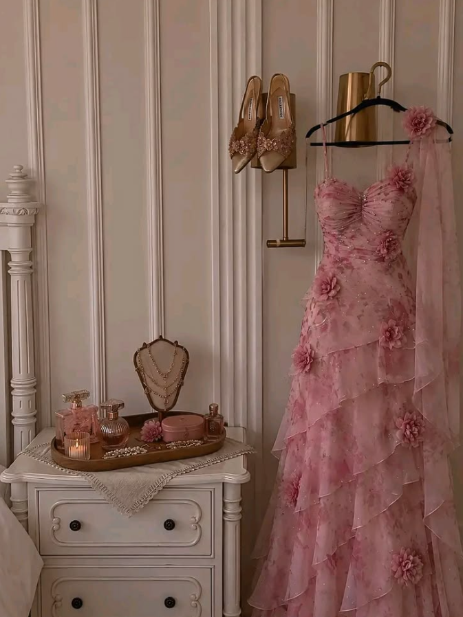 Attractive Spaghetti Straps Appliques Prom Dress Pink Sequins Tiered A-Line Evening Dress GG7768