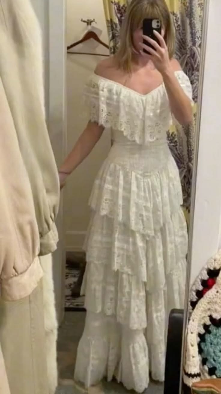 Charming Off-Shoulder Wedding Dress Lace Tiered A-Line Bridal Dress GG7785