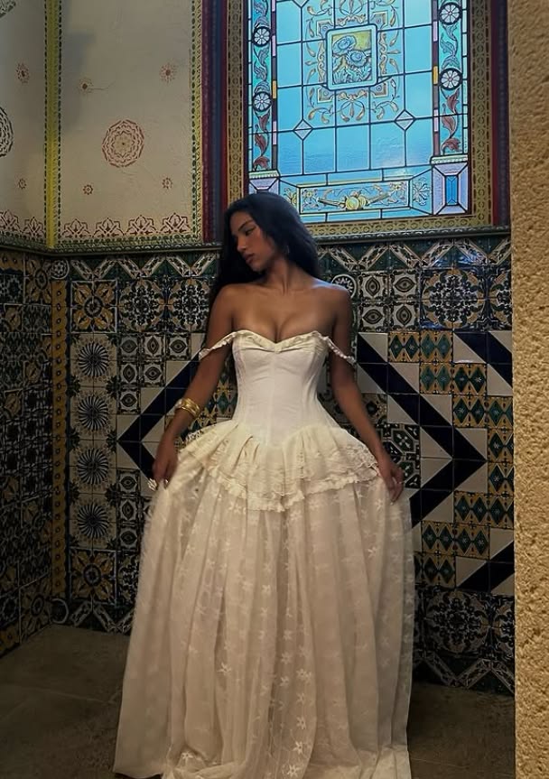 Alluring Off-Shoulder Wedding Dress Lace A-Line Bridal Dress GG7796