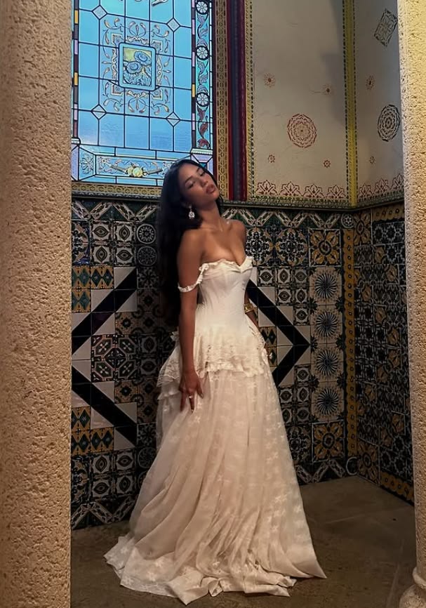 Alluring Off-Shoulder Wedding Dress Lace A-Line Bridal Dress GG7796