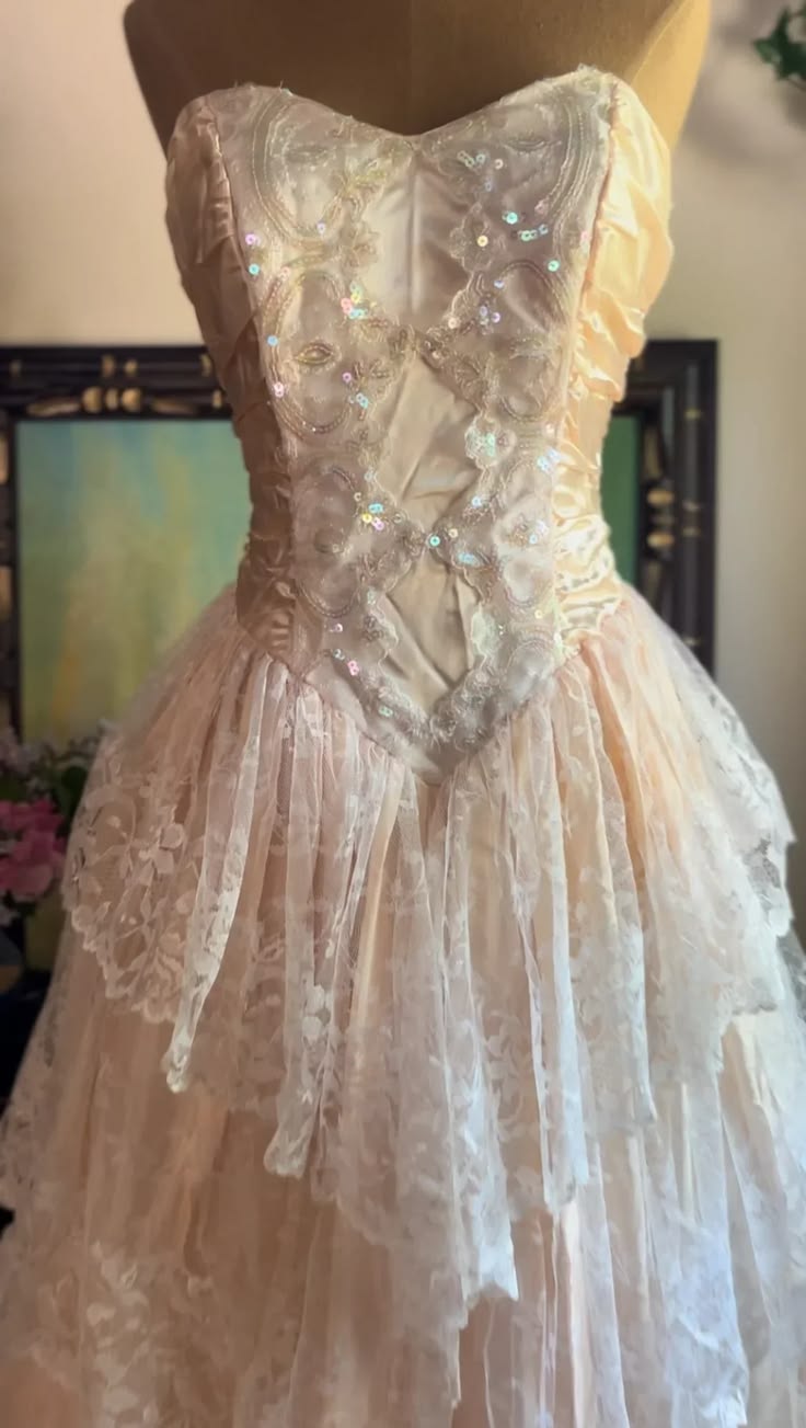 Enchanting Strapless Ivory Prom Dress Sequins Tiered Lace A-Line Evening Dress GG7805