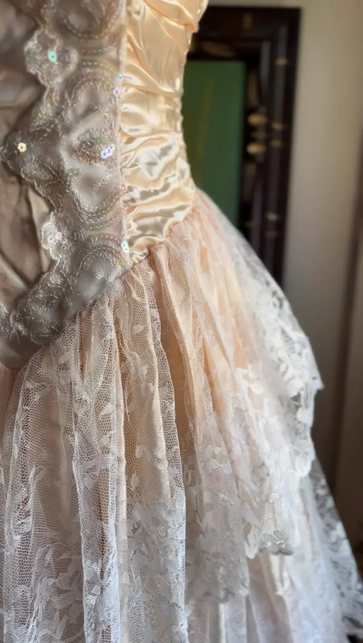Enchanting Strapless Ivory Prom Dress Sequins Tiered Lace A-Line Evening Dress GG7805