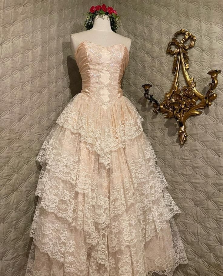 Enchanting Strapless Ivory Prom Dress Sequins Tiered Lace A-Line Evening Dress GG7805