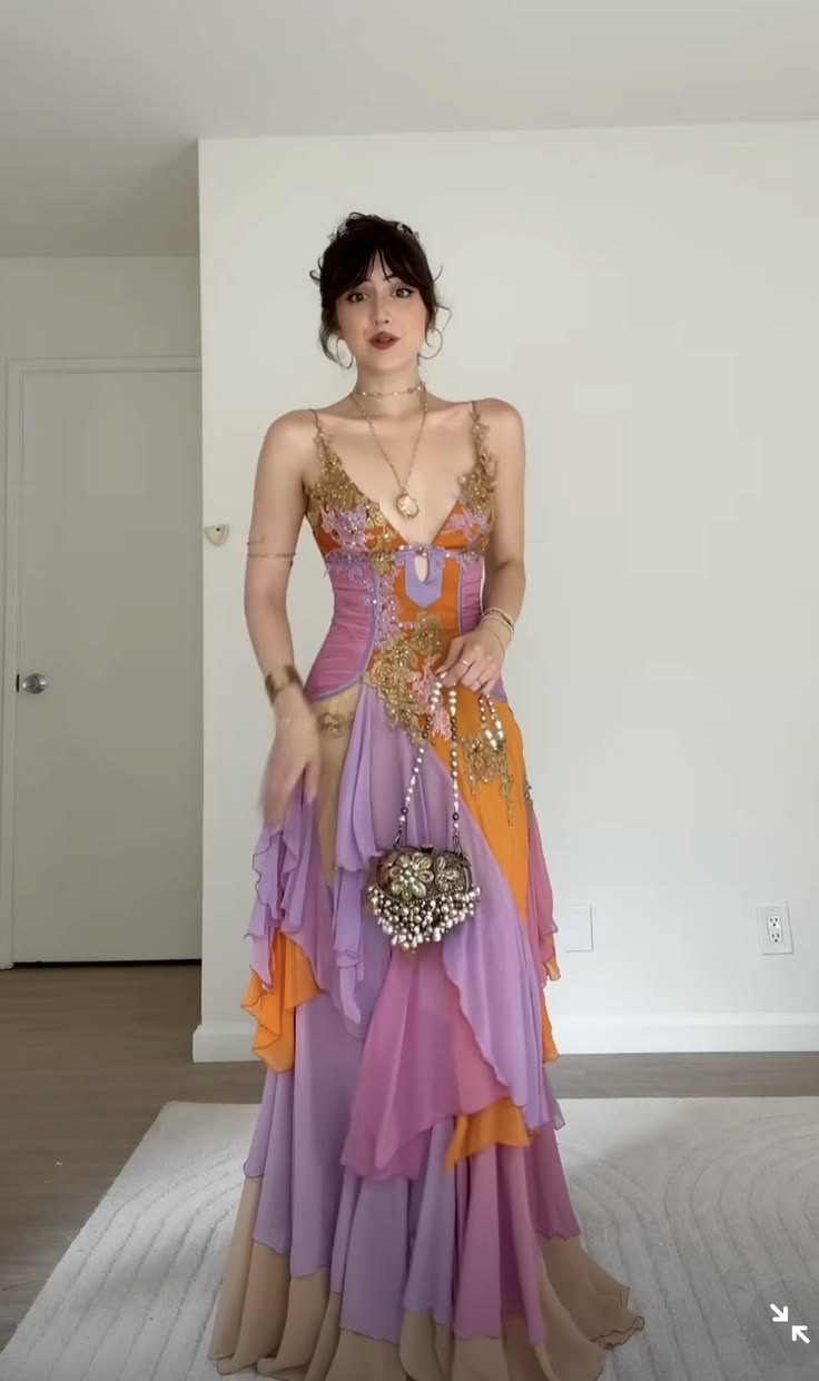 Luxurious Spaghetti Straps Prom Dress Appliques Tiered A-Line Evening Dress GG7877