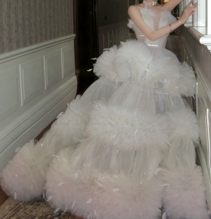 Fascinating Strapless Tiered Wedding Dress Feather Ruffles A-Line Bridal Dress GG7889