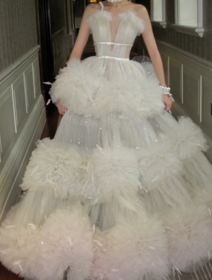 Fascinating Strapless Tiered Wedding Dress Feather Ruffles A-Line Bridal Dress GG7889