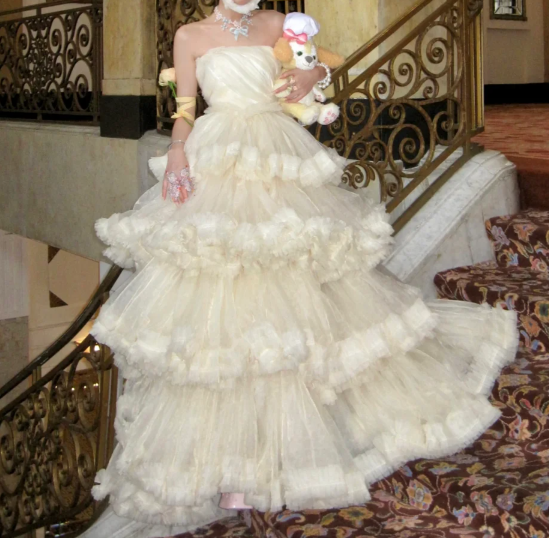 Glamorous Strapless Tiered Wedding Dress Ivory Tulle A-Line Bridal Dress GG7907