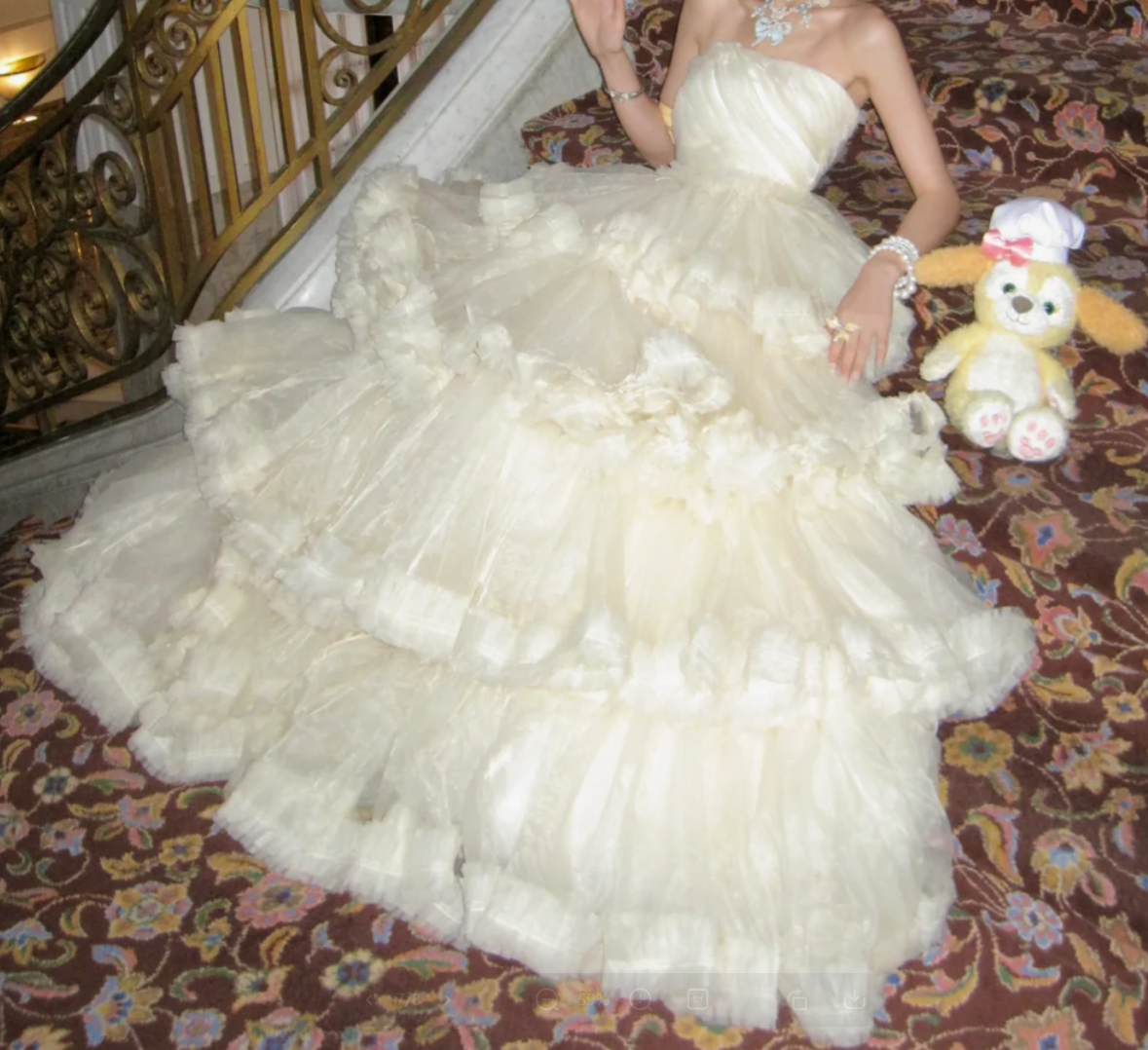 Glamorous Strapless Tiered Wedding Dress Ivory Tulle A-Line Bridal Dress GG7907