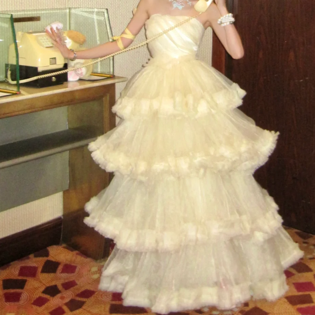 Glamorous Strapless Tiered Wedding Dress Ivory Tulle A-Line Bridal Dress GG7907